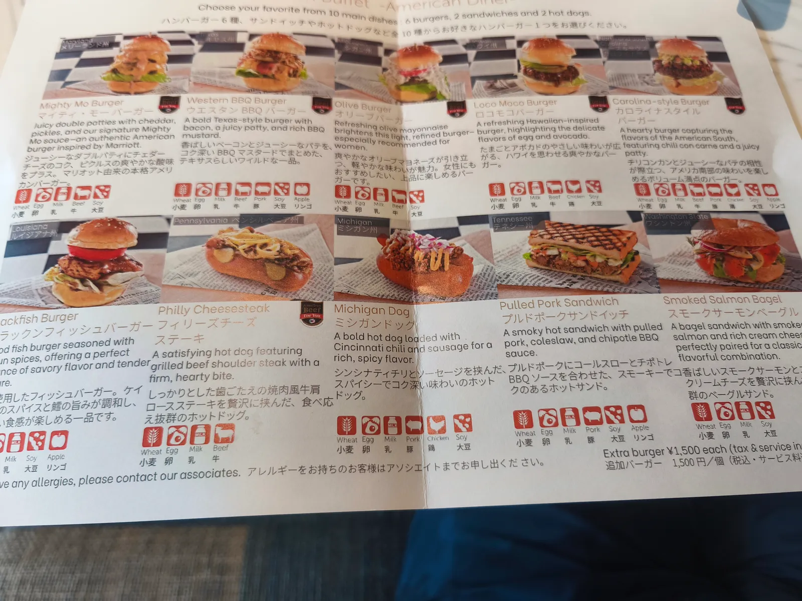 ランチブッフェのバーガー・サンドイッチ・ホットドッグのメニュー表