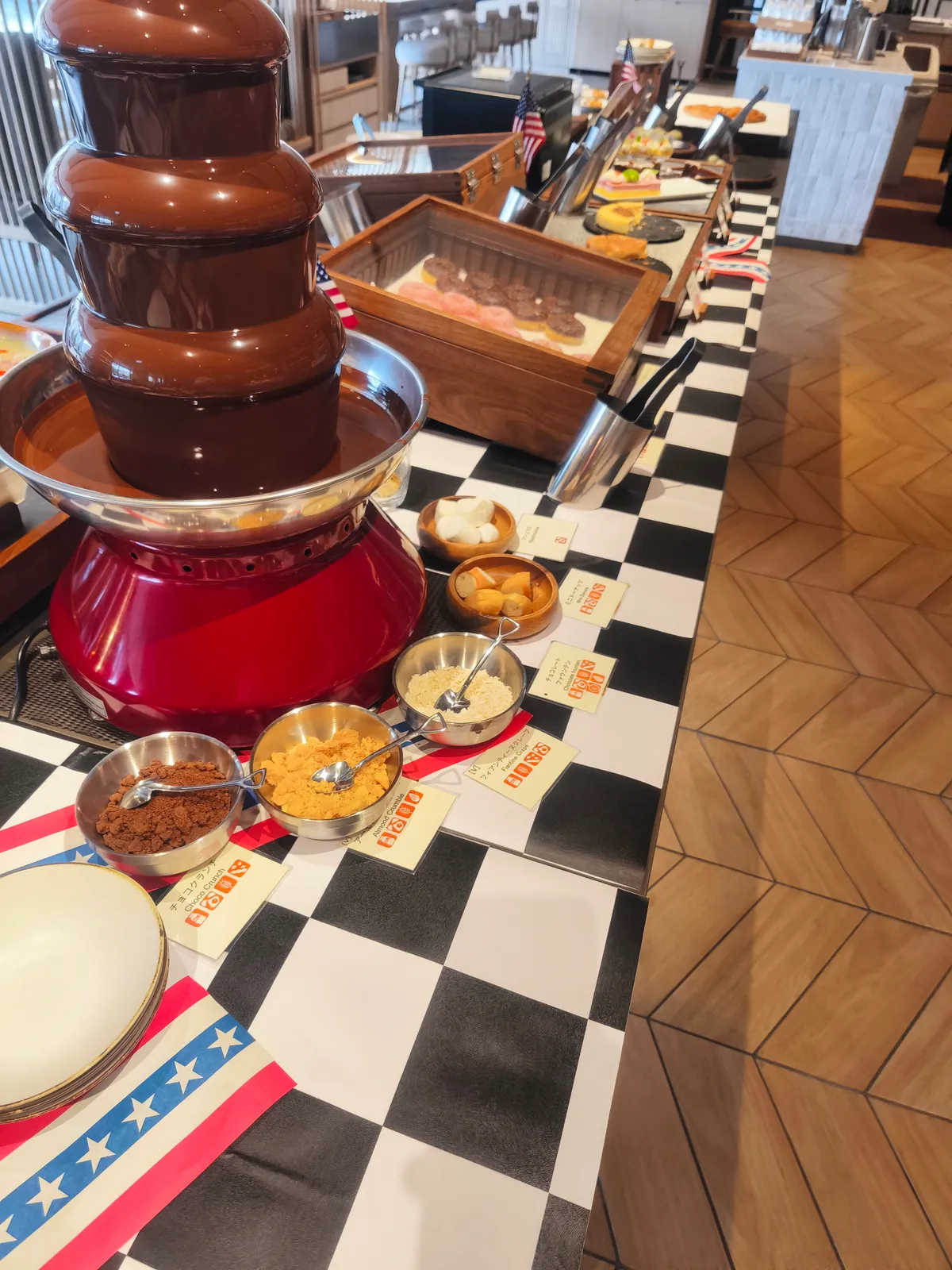 ランチブッフェのデザートコーナーにあったチョコレートファウンテン