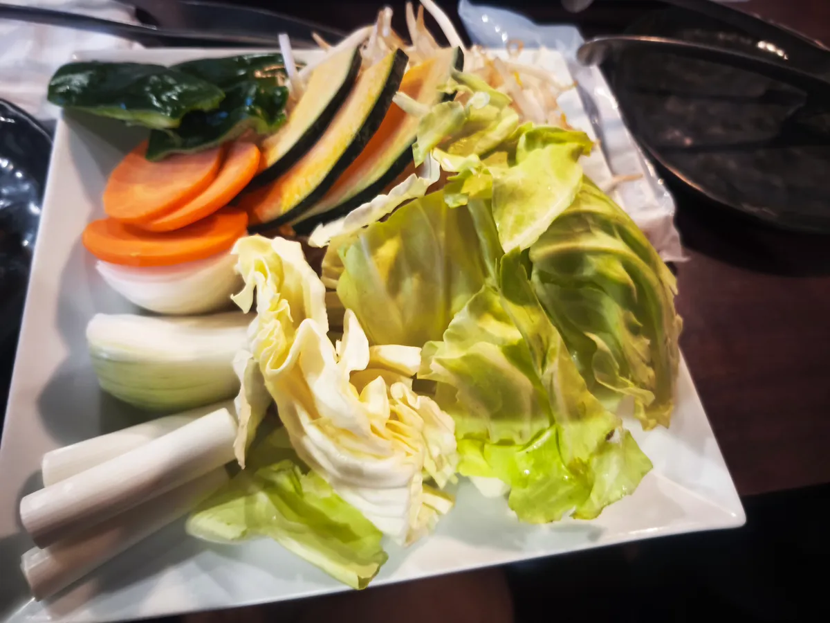 グリル用の野菜盛り合わせ。キャベツ・にんじん・玉ねぎ・長ねぎ・ピーマン・かぼちゃなど
