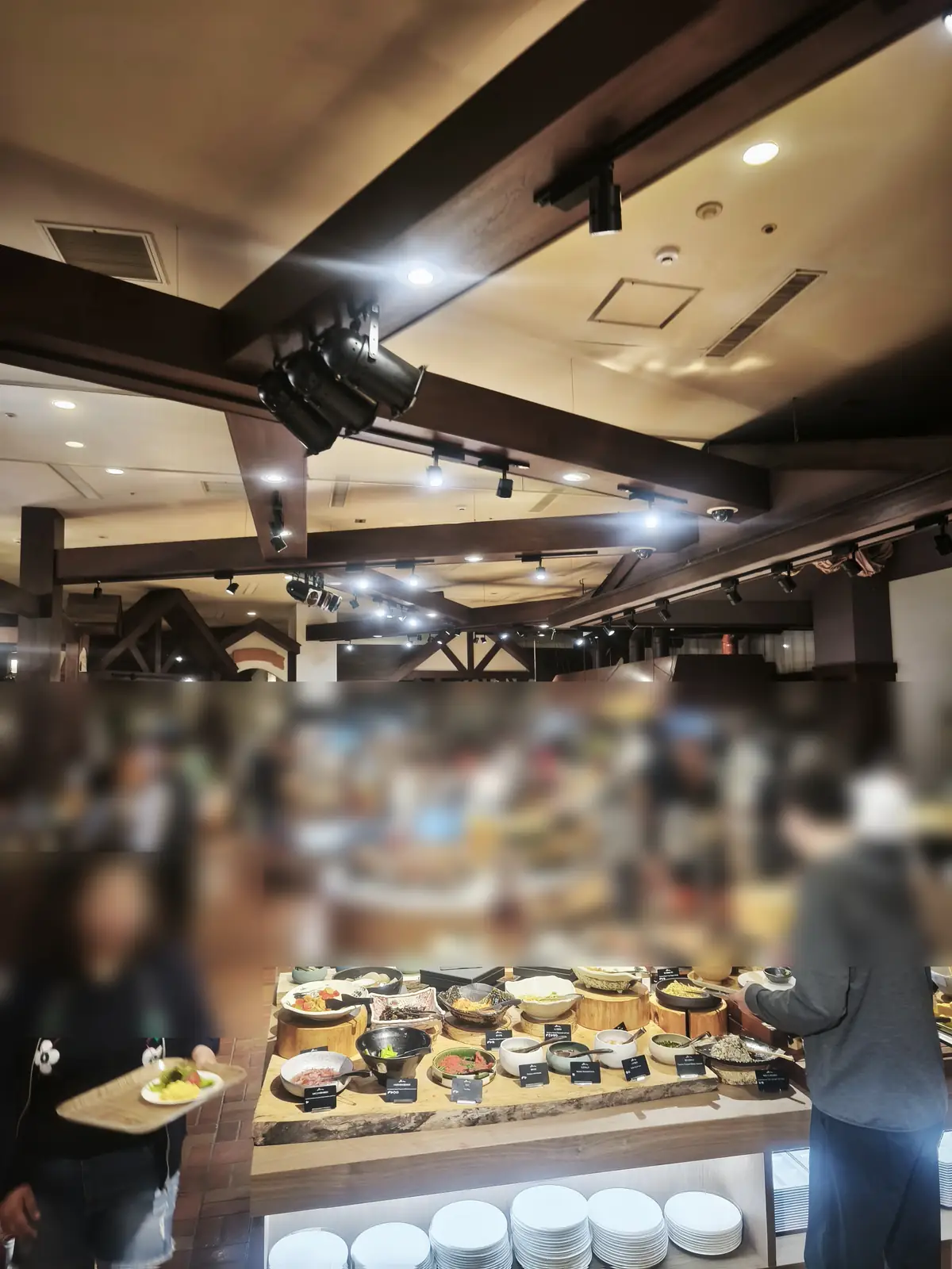 朝食会場、ビュッフェコーナーの様子
