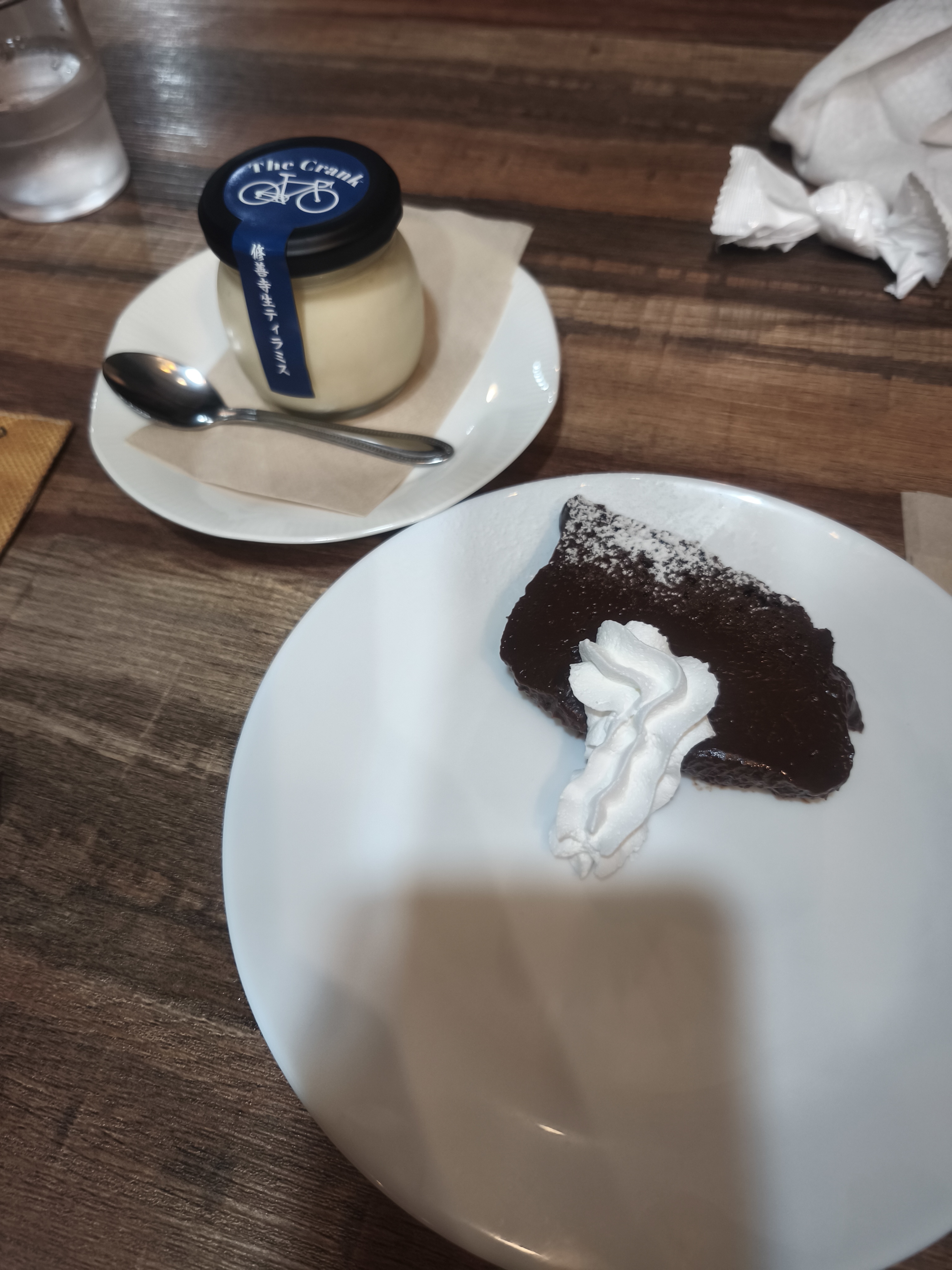 The Crankオリジナルティラミスとチョコレートケーキ