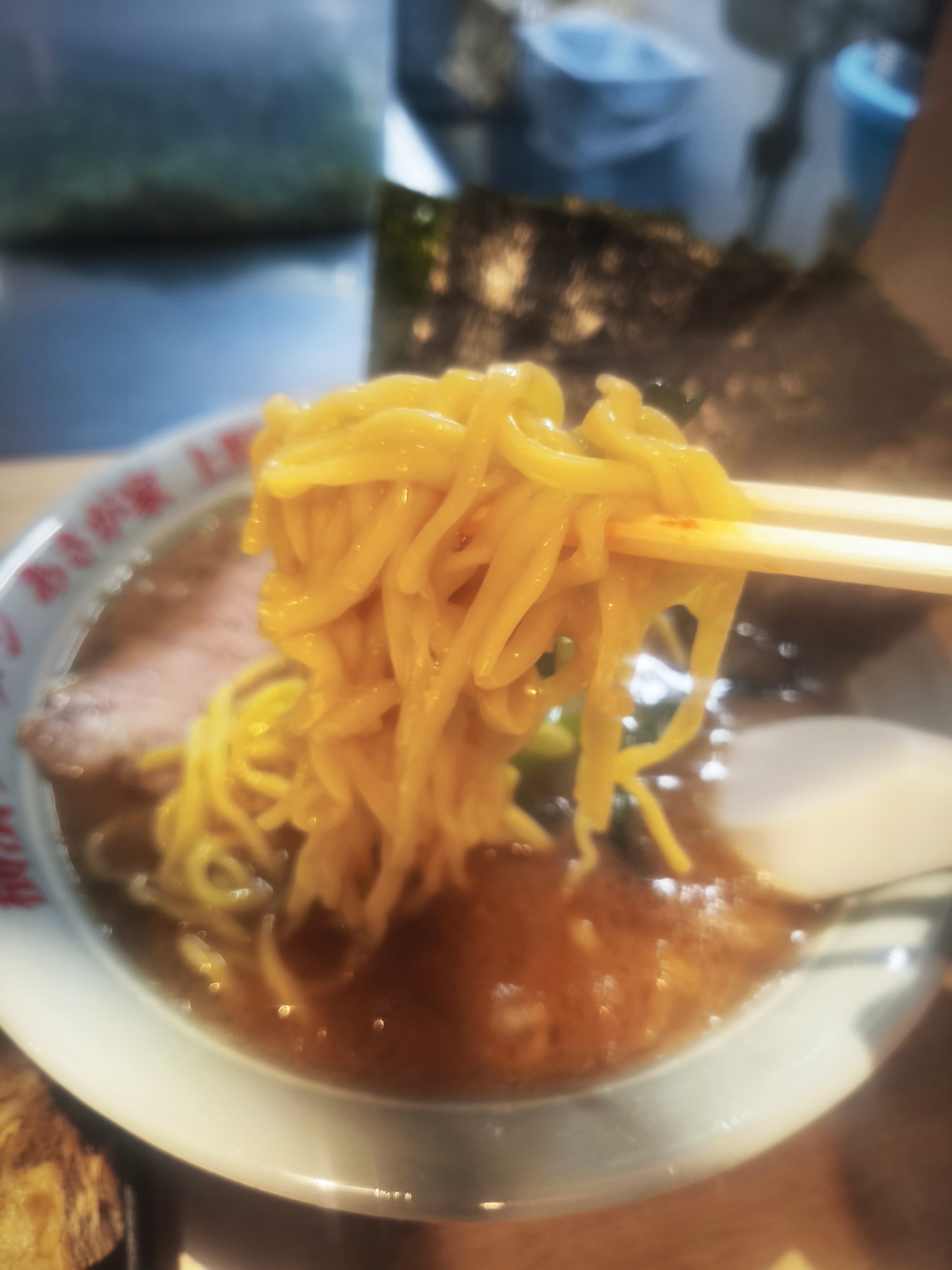 酒井製麺の中太ストレート麺リフトアップ
