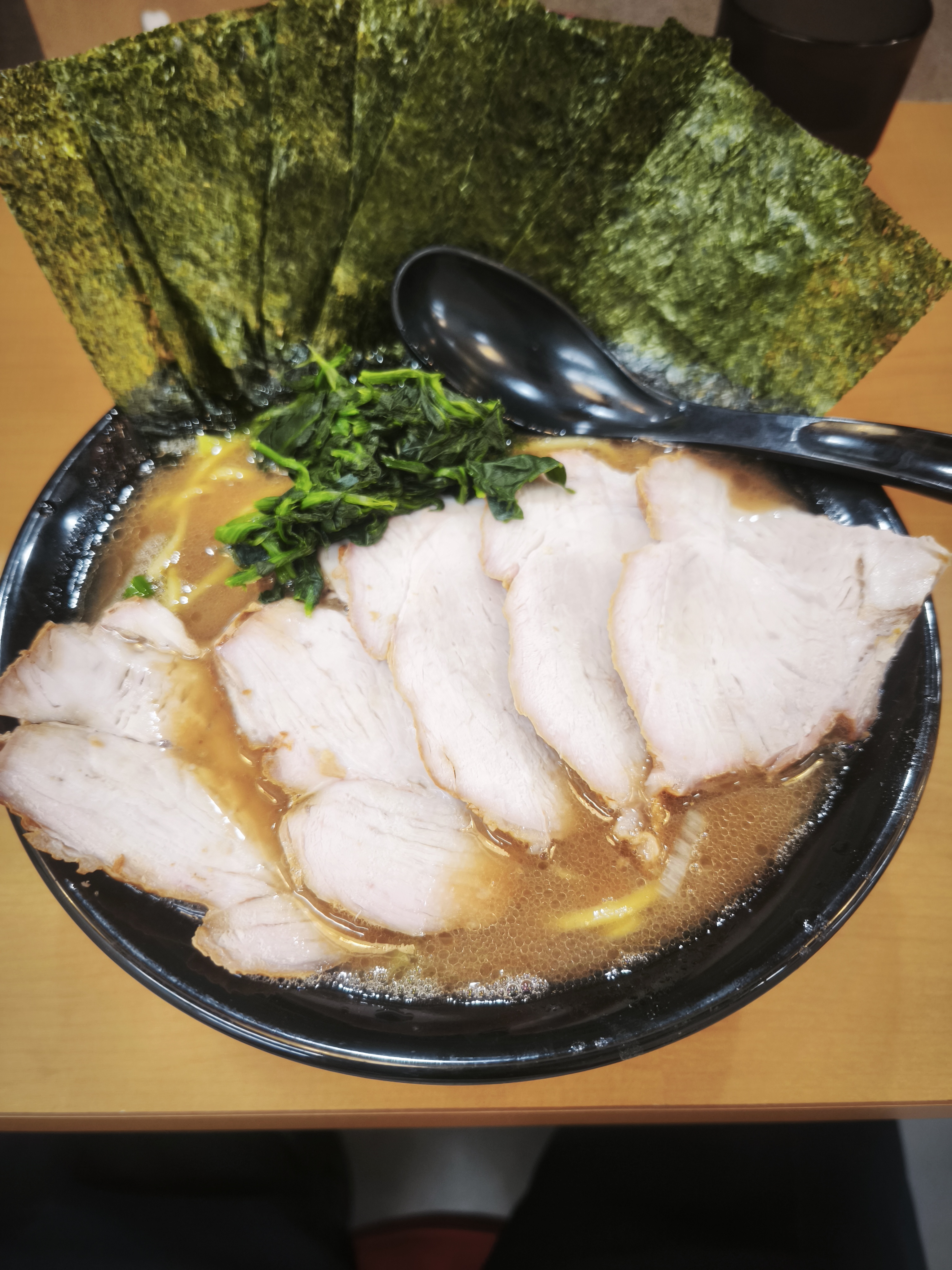 田原家のチャーシュー麺。チャーシュー5枚・のり・ほうれん草